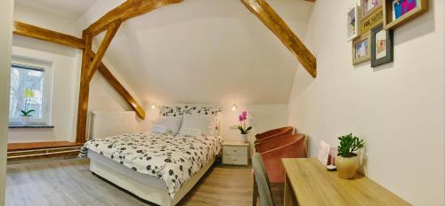 Кровать или кровати в номере Lina Rooms Hostel