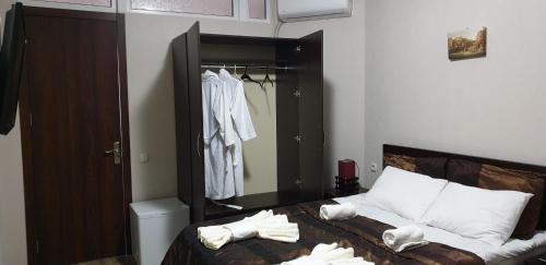 Postel nebo postele na pokoji v ubytování Nino's Hotel On Tsamebuli