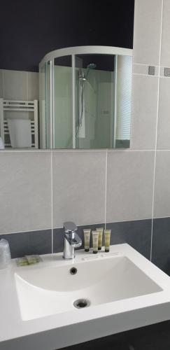 Ένα μπάνιο στο Hôtel La Baïne