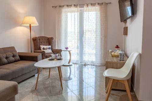 Televízia a/alebo spoločenská miestnosť v ubytovaní John Apartments