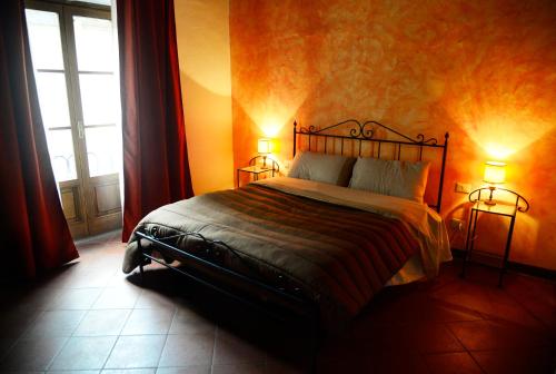 a bedroom with a bed with two lamps on it at Il Papavero - Montefioralle Apartment in Greve in Chianti