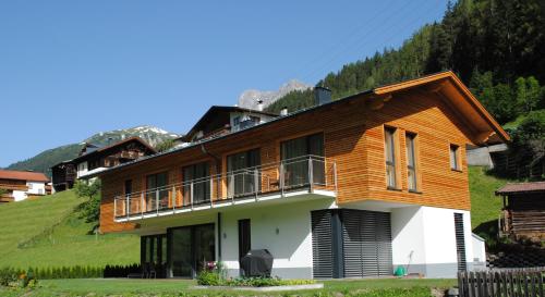 Nespecifikovaný výhled na hory nebo výhled na hory při pohledu z apartmánu
