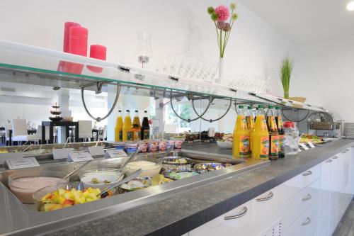 Makanan di atau berdekatan hotel
