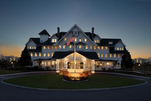 a large house with an american flag in front of it at Belleview Inn in Belleair