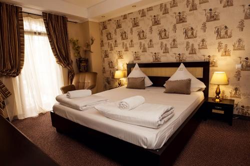 Cama ou camas em um quarto em Hotel-Pensiunea Zefir