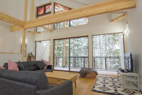 Alps Retreat Chalet by Morino