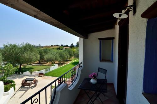 A balcony or terrace at Agriturismo Guthiddai