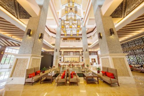a large lobby with tables and chairs and a chandelier at Dongguan Richwood Garden Hotel in Dongguan