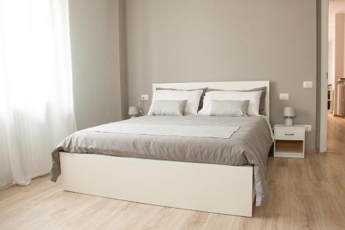 Ένα ή περισσότερα κρεβάτια σε δωμάτιο στο LG apartment