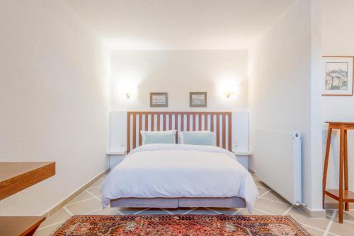 Кровать или кровати в номере Villa Almira Luxury Apartments