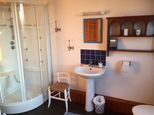 a bathroom with a sink and a shower at Gite a la campagne in Sardent