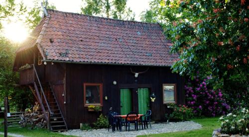 a small house with a table and chairs in front of it at Reiterhof Winandy in Wietzendorf