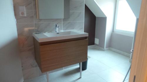Φωτογραφία από το άλμπουμ του chambre d'hôtes mansardée σε Saint-Ouen-les-Vignes