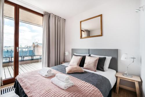 Posteľ alebo postele v izbe v ubytovaní Penthouse Uptown - LoftAffair