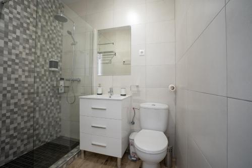 Ένα μπάνιο στο Apartamento Nerja Medina