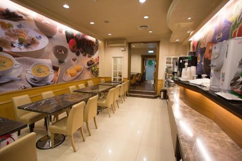 a restaurant with tables and chairs and a counter at 種子商旅 in Kaohsiung
