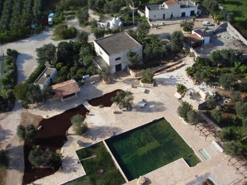 an aerial view of a mansion with a large yard at Masseria Sciaiani Piccola in Villa Castelli