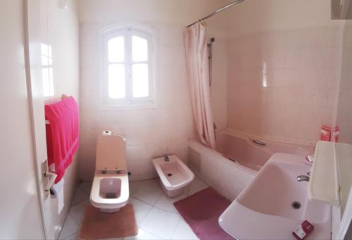 Et badeværelse på Votre Maison de vacances en bord de mer - Harhoura