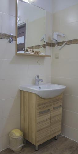 a bathroom with a sink and a mirror at Resort Big House Plitvička jezera in Ličko Petrovo Selo