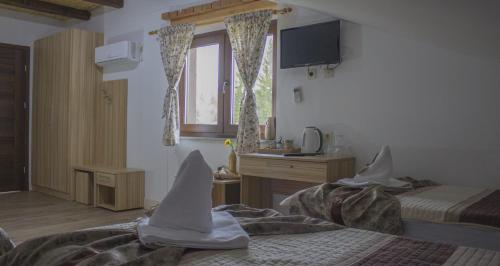 a hotel room with two beds and a window at Resort Big House Plitvička jezera in Ličko Petrovo Selo