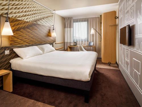 Ένα ή περισσότερα κρεβάτια σε δωμάτιο στο ibis Quimper