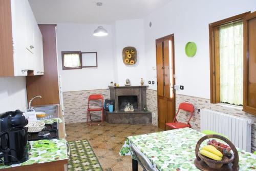 een keuken met een tafel en een open haard bij Tonia's mansion in Bari