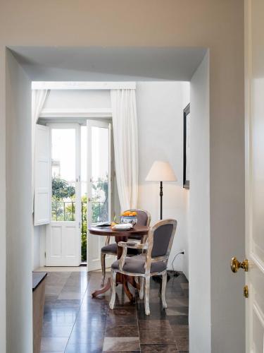 a dining room with a table and chairs at Gagliardi Boutique Hotel in Noto