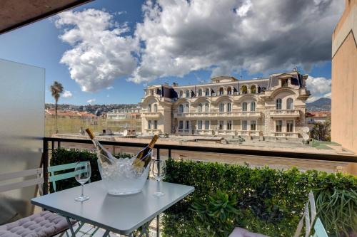 Friendly & designed apartment in the Golden square