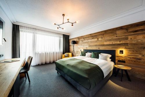 Un pat sau paturi într-o cameră la Natura Hotel Bodenmais