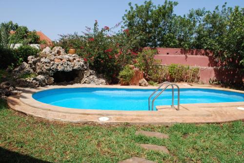 Piscina en o cerca de Dar Tahra