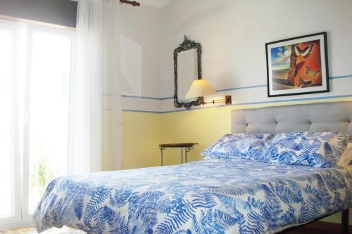 A bed or beds in a room at Campo de Oleandros