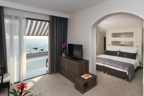 Postel nebo postele na pokoji v ubytování Beach Hotel Split