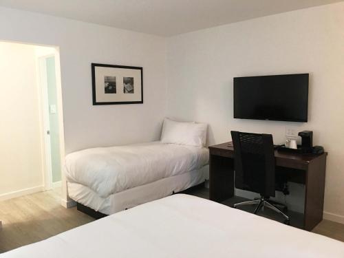 a hotel room with two beds and a desk with a computer at Diablo Mountain Inn Walnut Creek in Walnut Creek