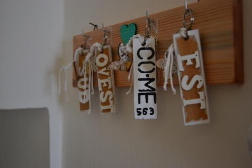 a room with signs hanging on a wall at Co.Me 563 in Dolo