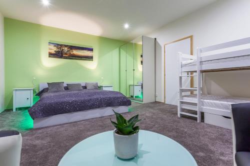 En eller flere senge i et værelse på Air-Conditioned Apartment Šancová - Old Town