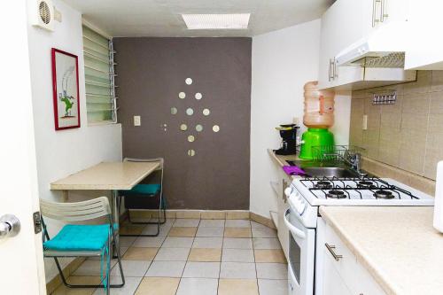 Una cocina o zona de cocina en Minerva Apartments