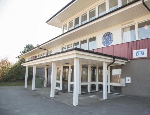 a building with a sign on the side of it at Varbergs GK Östra Hotell in Grimeton