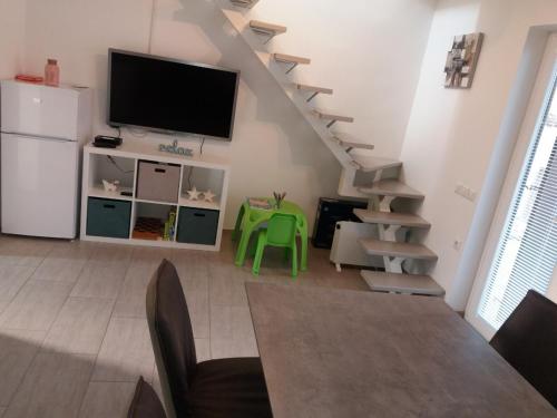 TV a/nebo společenská místnost v ubytování Apartma Stela in Terme Čatež