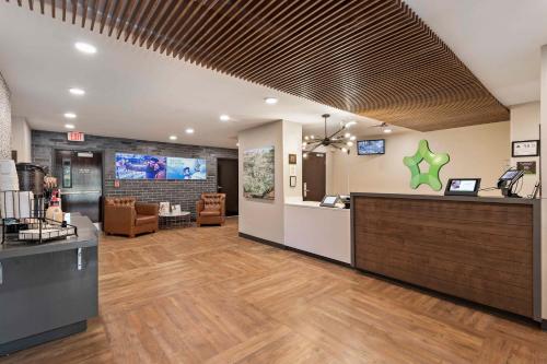 a lobby of a hospital with a waiting room at Extended Stay America Suites - Charlotte - University Place in Charlotte