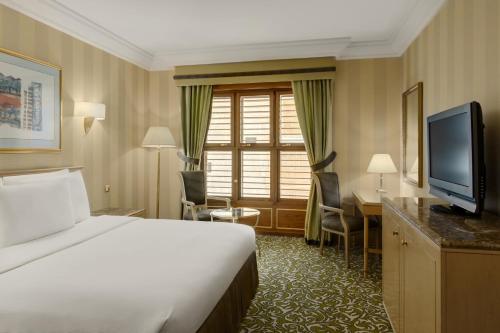 TV a/nebo společenská místnost v ubytování Makkah Hotel