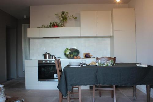 A kitchen or kitchenette at Agriturismo Qui e Ora