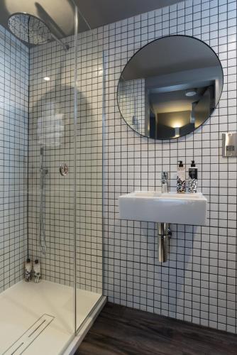 Bagno di Hiding Space - Trim Street Apartments
