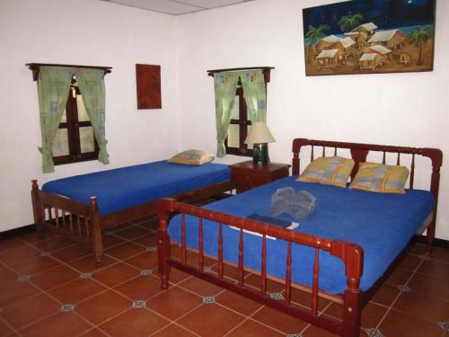 Ένα ή περισσότερα κρεβάτια σε δωμάτιο στο Charly's Guest House