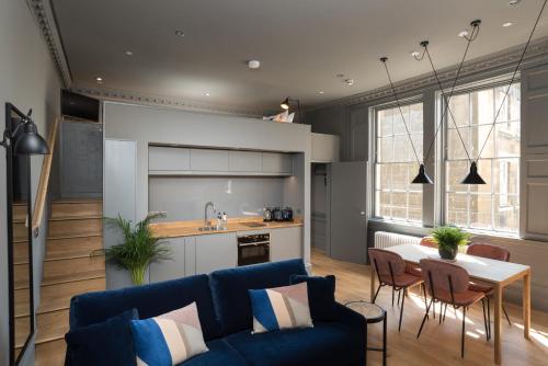Cucina o angolo cottura di Hiding Space - Trim Street Apartments