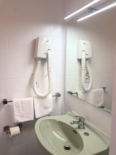 Ein Badezimmer in der Unterkunft Hotel Playa de Los Locos