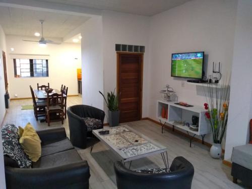 TV i/ili multimedijalni sistem u objektu Casa confortable