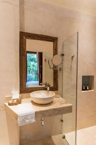 a bathroom with a sink and a mirror at Verde Morada in Valladolid