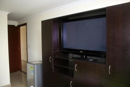 a flat screen tv sitting on top of a entertainment center at Mirador de San Jorge in Girardot