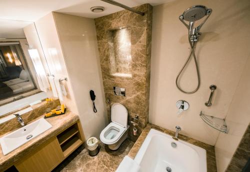 Ένα μπάνιο στο Hotel Bawa International