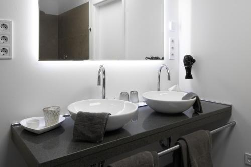 a bathroom with two sinks on a black counter at eifel5star - Burgfriedstraße in Daun